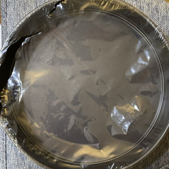 Wilton Springform Deep Dish Pizza Pan Desserts Too - Picture 3 of 3